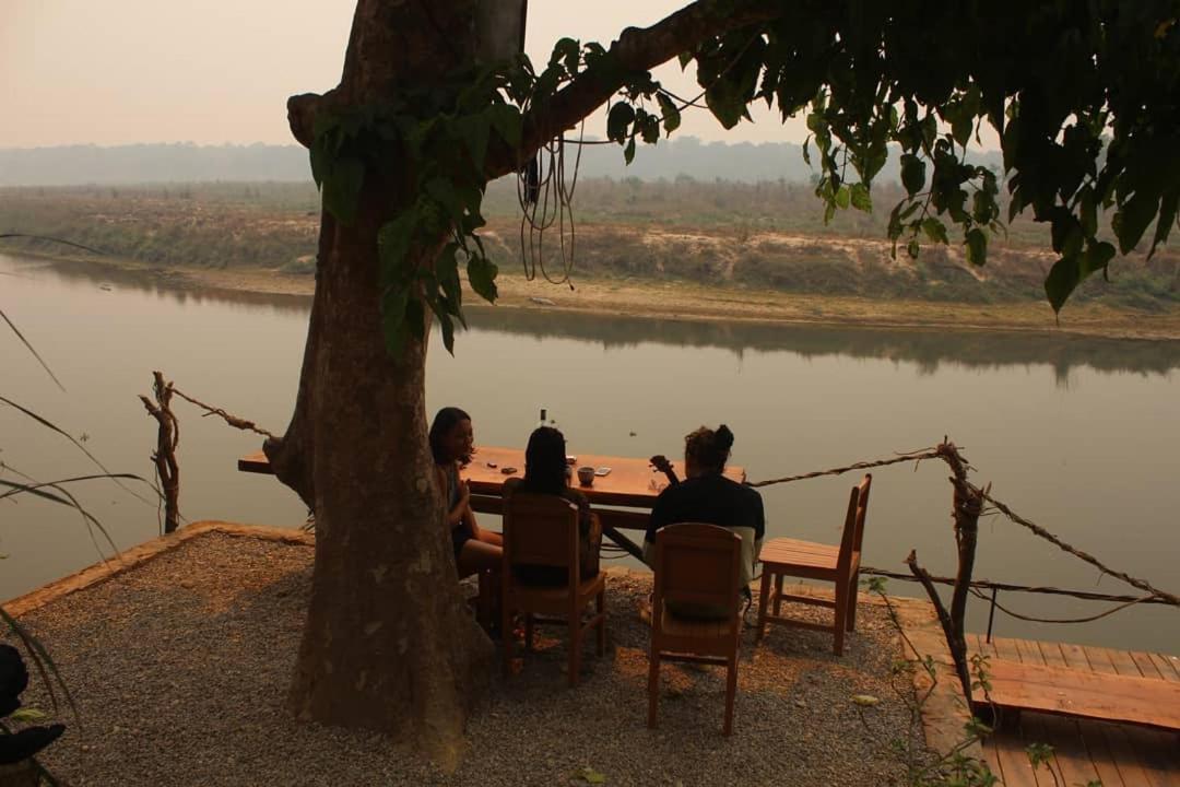 Happy Lemon Tree Lodge Sauraha Exterior photo