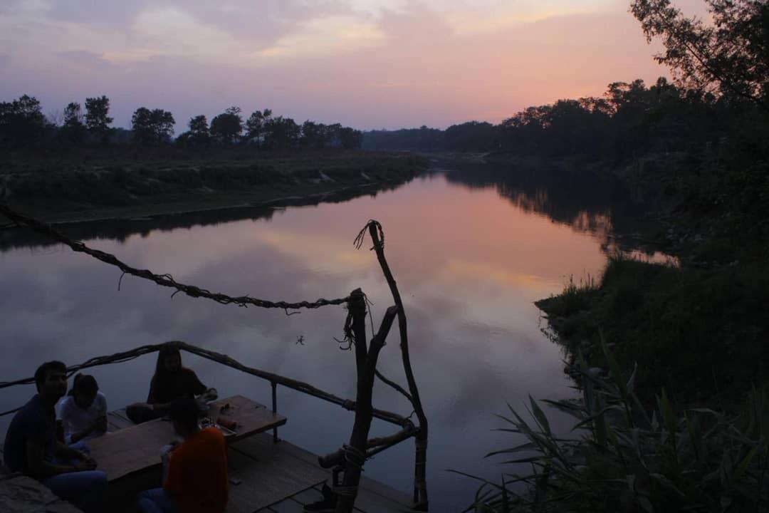 Happy Lemon Tree Lodge Sauraha Exterior photo