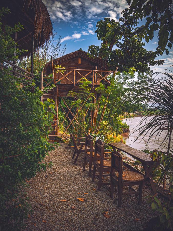 Happy Lemon Tree Lodge Sauraha Exterior photo