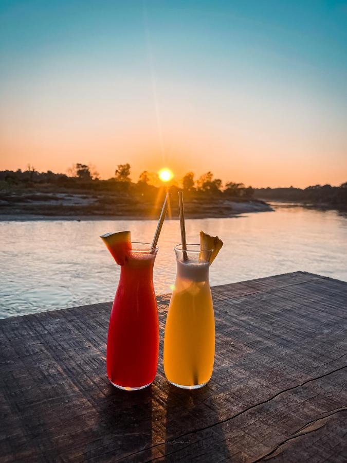 Happy Lemon Tree Lodge Sauraha Exterior photo