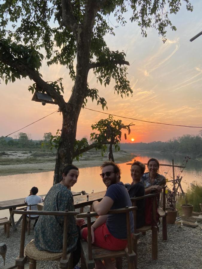 Happy Lemon Tree Lodge Sauraha Exterior photo