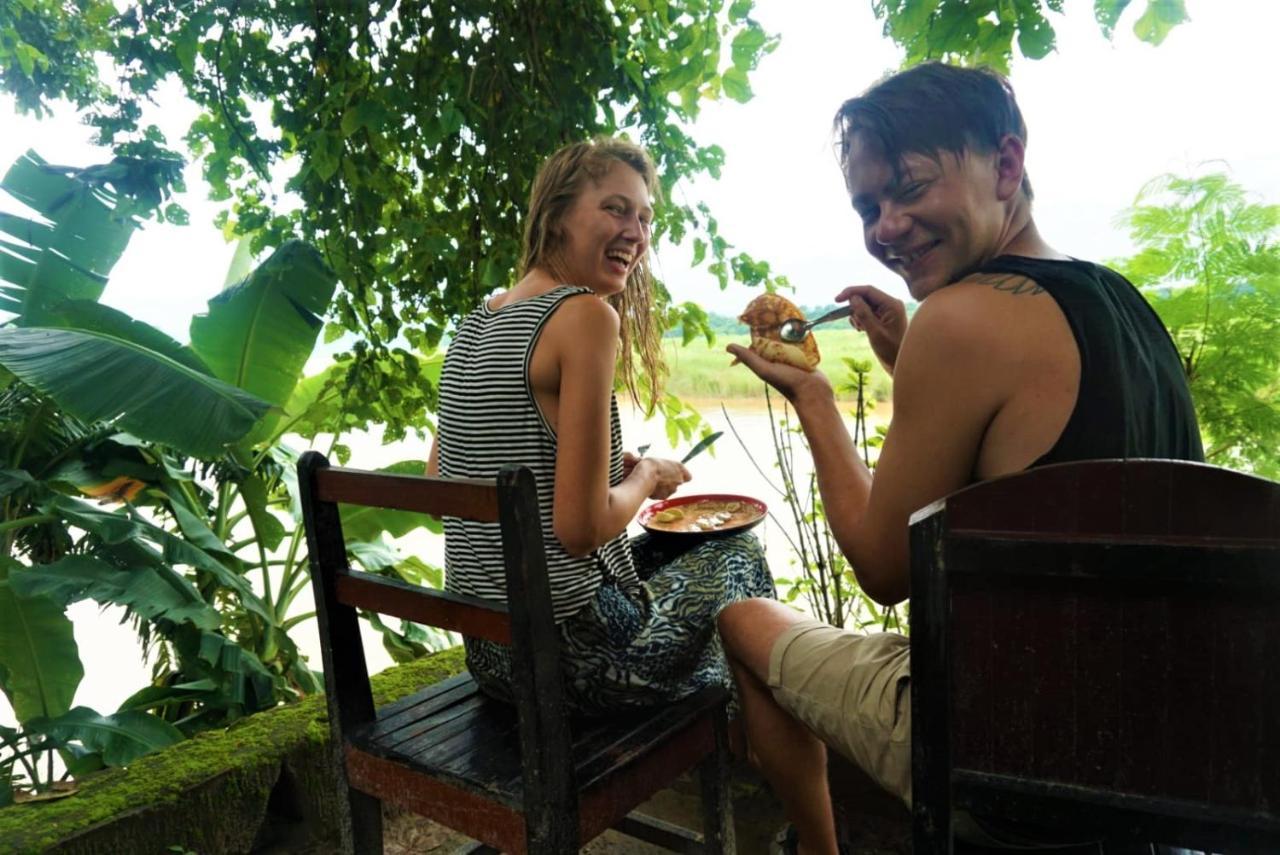 Happy Lemon Tree Lodge Sauraha Exterior photo