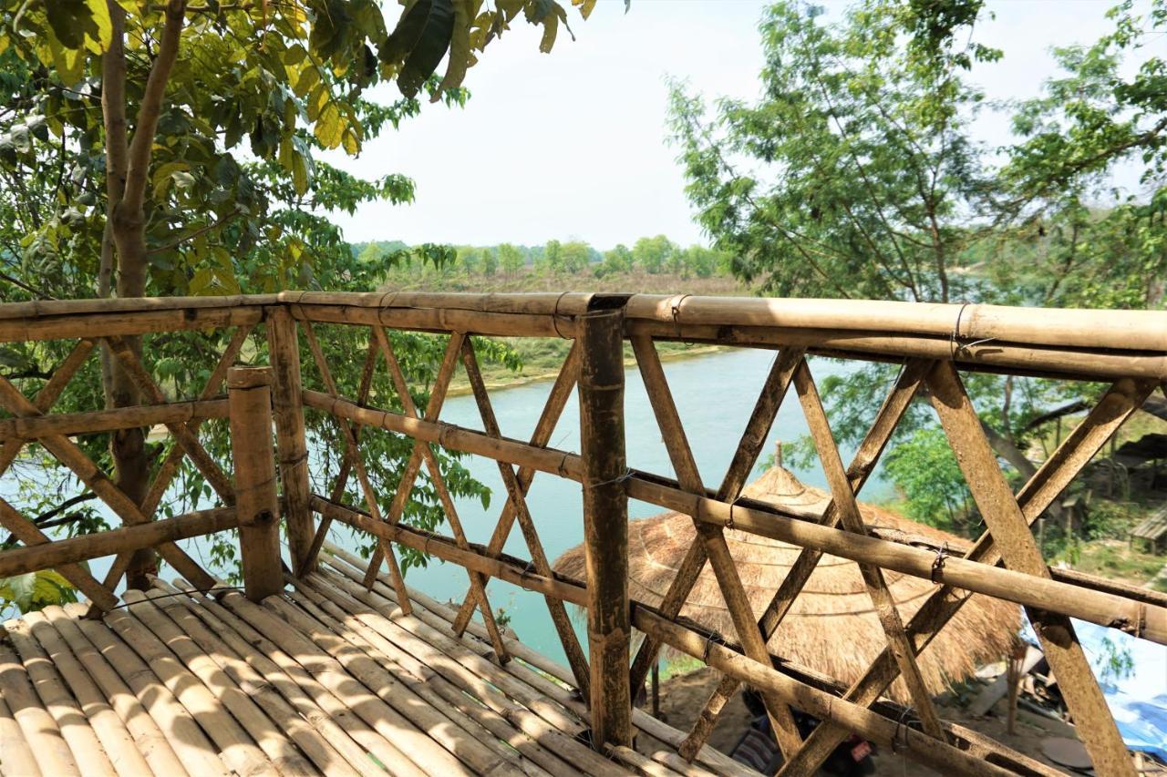 Happy Lemon Tree Lodge Sauraha Exterior photo