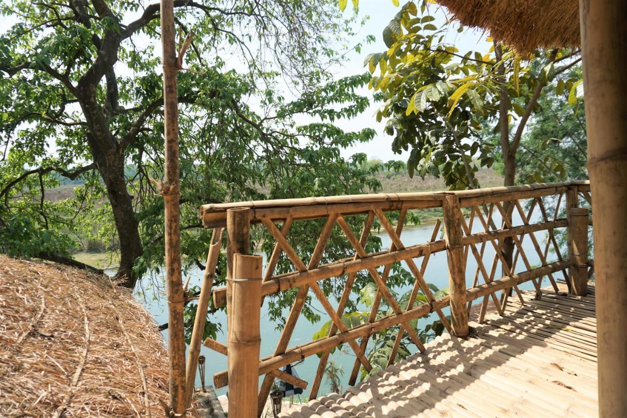 Happy Lemon Tree Lodge Sauraha Exterior photo