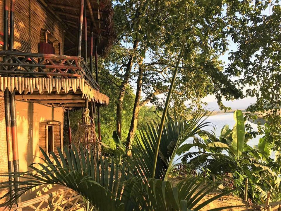 Happy Lemon Tree Lodge Sauraha Exterior photo